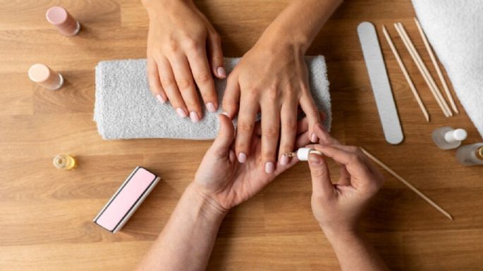 Gelish con calcio: Esta es la 'técnica rubber' que necesitas para fortalecer y reconstruir las uñas