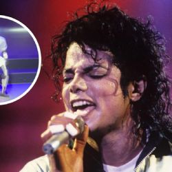 Robot sorprende al intentar bailar como Michael Jackson, pero termina cayendo en pleno escenario | VIDEO