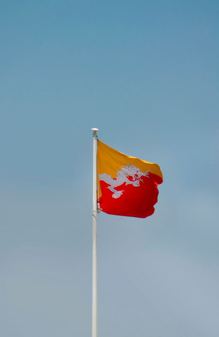 Esta es la bandera de Bután, la cual la IA la considera como la más bonita del mundo.