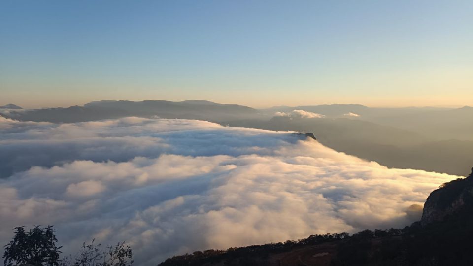 Este es el Mirador cuatro palos en la Sierra Gorda de Querétaro, en el que puedes caminar en las nubes.