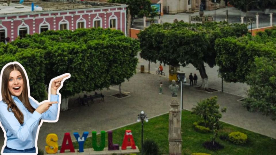 Los turistas pueden admirar los imponentes edificios históricos que rodean la plaza de este pueblito mágico.