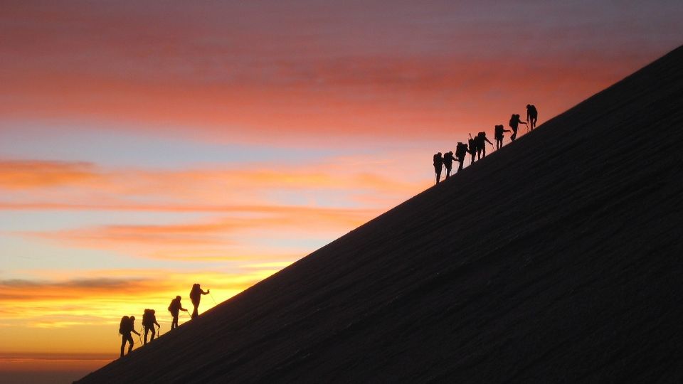 El Pico de Orizaba forma parte de la Sierra Madre Oriental en el área del Eje Neovolcánic