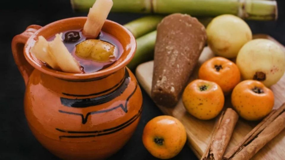 Ponche de frutas navideño: receta origen, beneficios e información nutrimental.