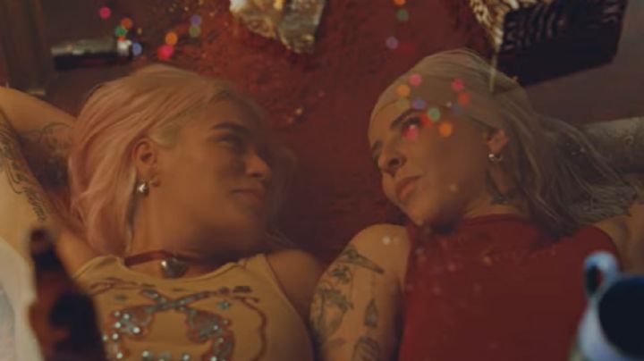 Karol G estrena "Contigo" y sorprende con candentes escenas a lado de Young Miko