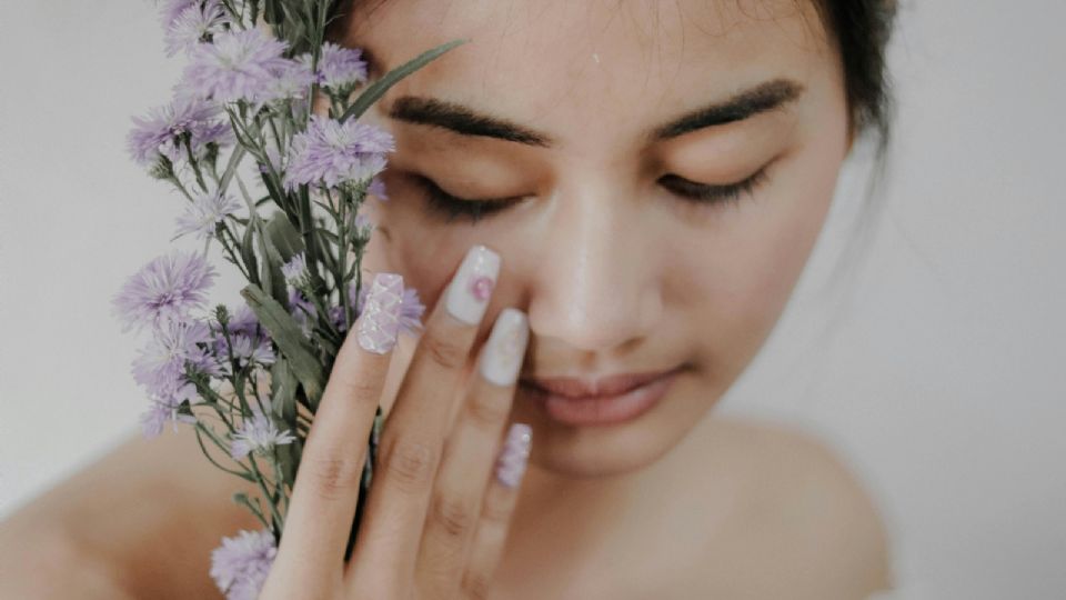 Diseño de uñas florales.