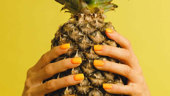 3 diseños de uñas frutales con baño de acrílico que son perfectas para primavera