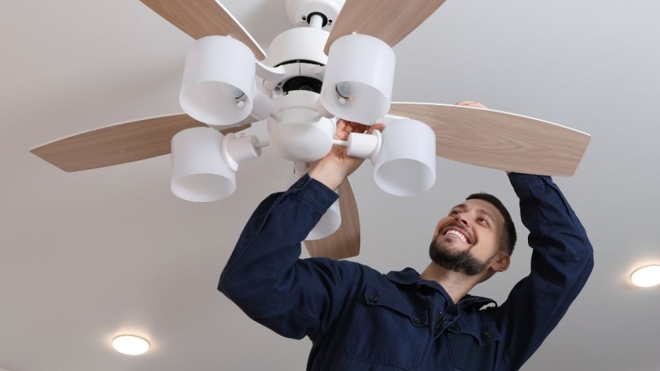 Ventilador de techo que sí enfrían.