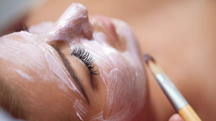Mascarilla exfoliante natural para eliminar las manchas de la edad en la cara: ingredientes y pasos para prepararla