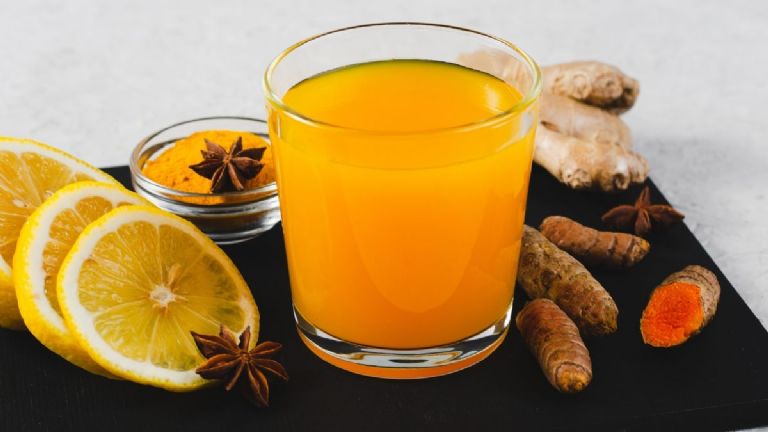 tomar curcuma con limon