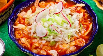 Las hierbas de olor que debe llevar el pozole para que quede más rico