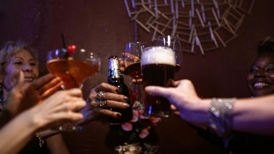 Hay ciertas bebidas alcohólicas que producen más resaca que otras y aquí te decimos cuáles son.