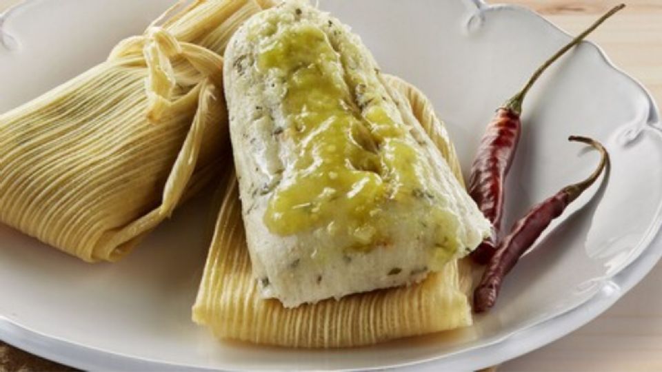 Receta de tamales de pollo en salsa verde.