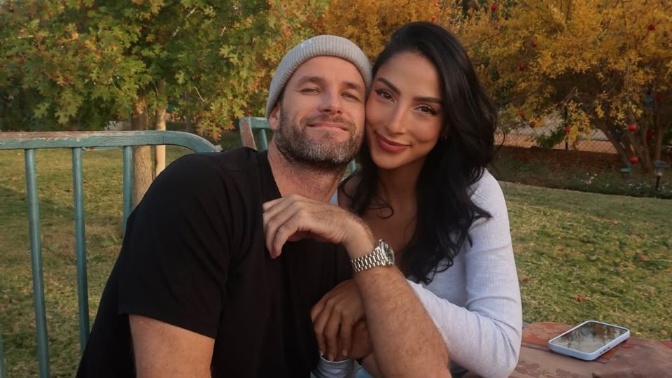 María Chacón compartió en redes sociales las emotivas imágenes de su compromiso con el empresario Christopher Den Uijl, mostrando el anillo que simboliza su nueva etapa.
