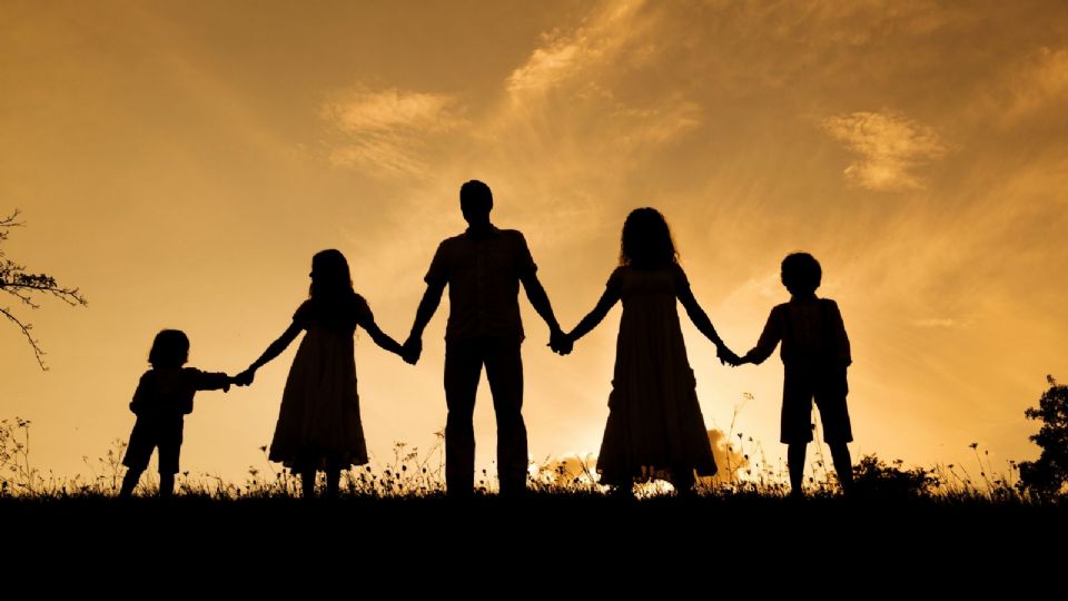 Capi Perez se burla de sus compañeros por no ser invitados al bautizo de León Rivera