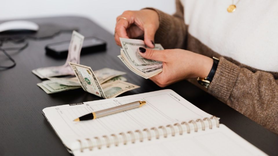 ¿Cuánto gana una mecánica en la Fuerza Aérea de EU? Joven lo revela en TikTok