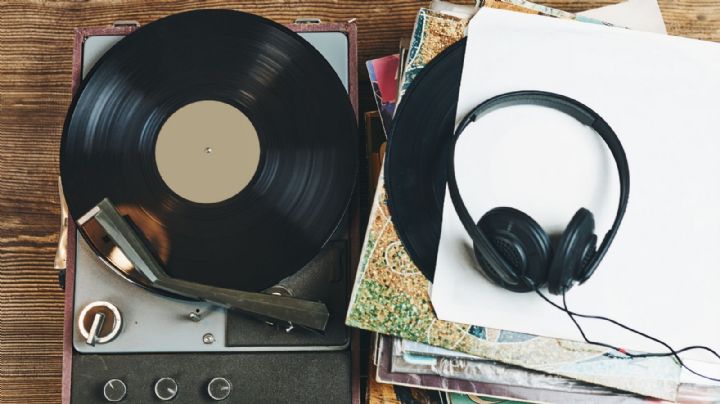 Danna Paola le canta a una mujer en 'PLATONIK': ¿Dedicada para Ester Expósito? | VIDEO