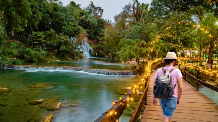 Las cascadas más bonitas de San Luis Potosí a las que solo puedes llegar si cruzas un puente iluminado