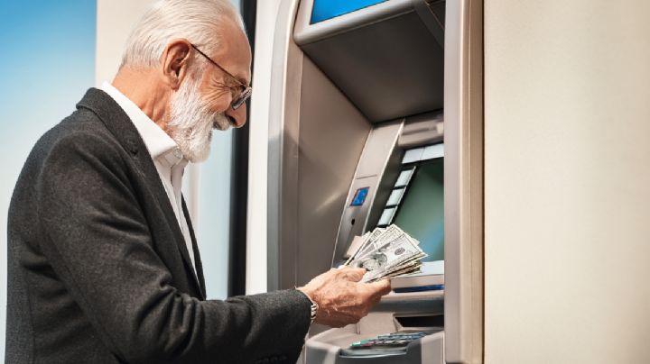 La propuesta de Carlos Slim para adultos mayores: pagos de 6.000 pesos a quienes cumplan estos requisitos