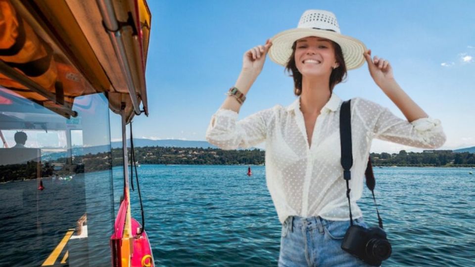 El water taxi ofrece vistas espectaculares, comodidad y una experiencia inolvidable en aguas cristalinas.