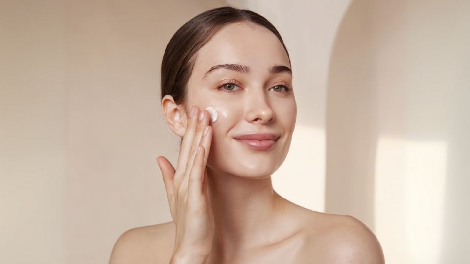 Si quieres prevenir las arrugas del rostro o mejorar la firmeza de la piel, estas cremas son las más recomendadas, según la Inteligencia Artificial.