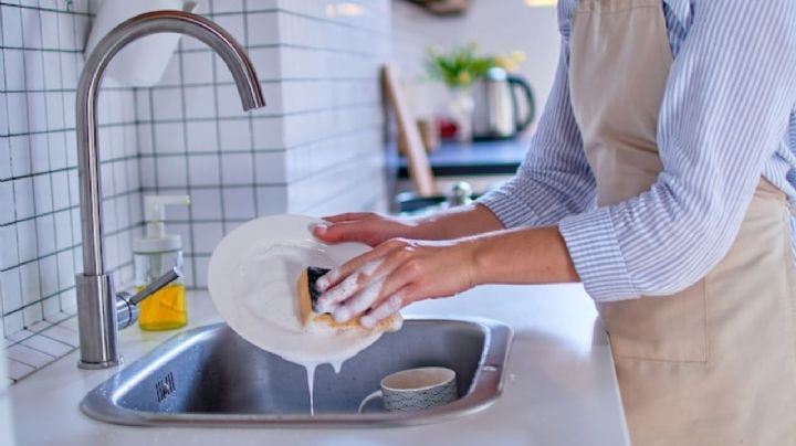 Olvídate del jabón, esta es la mejor forma de lavar los trastes
