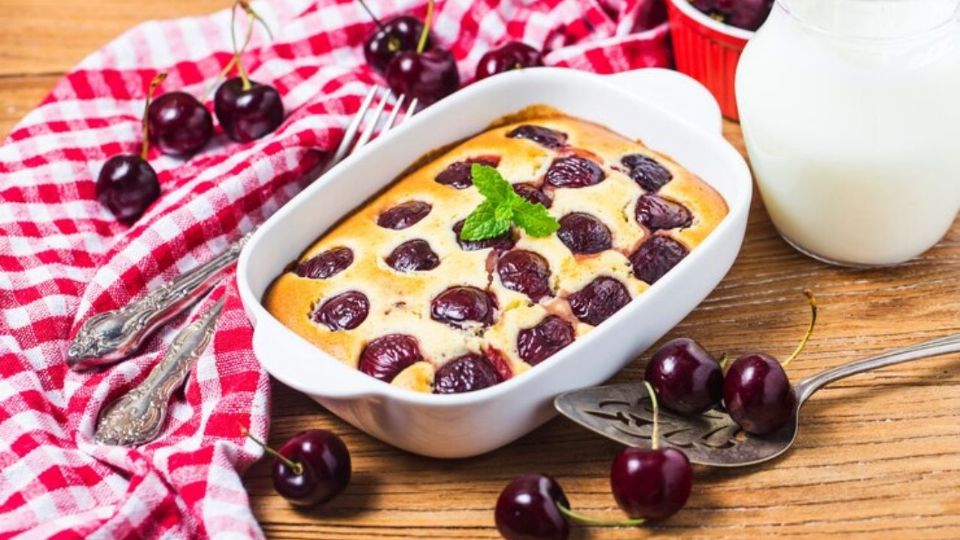 El clafoutis es un postre tradicional que nació en la región de Limousin, en el corazón de Francia.