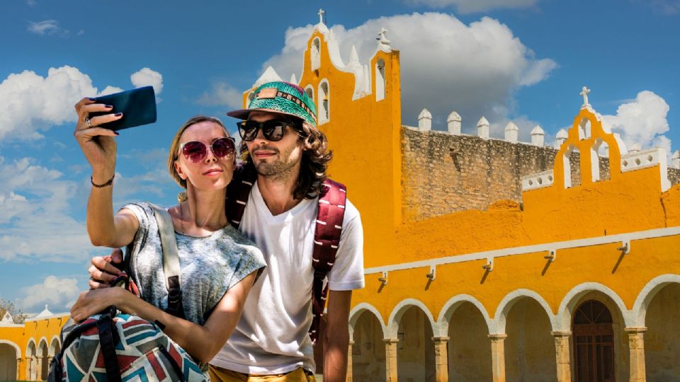 Este Pueblo Mágico combina la rica historia maya, la arquitectura colonial y pirámides.